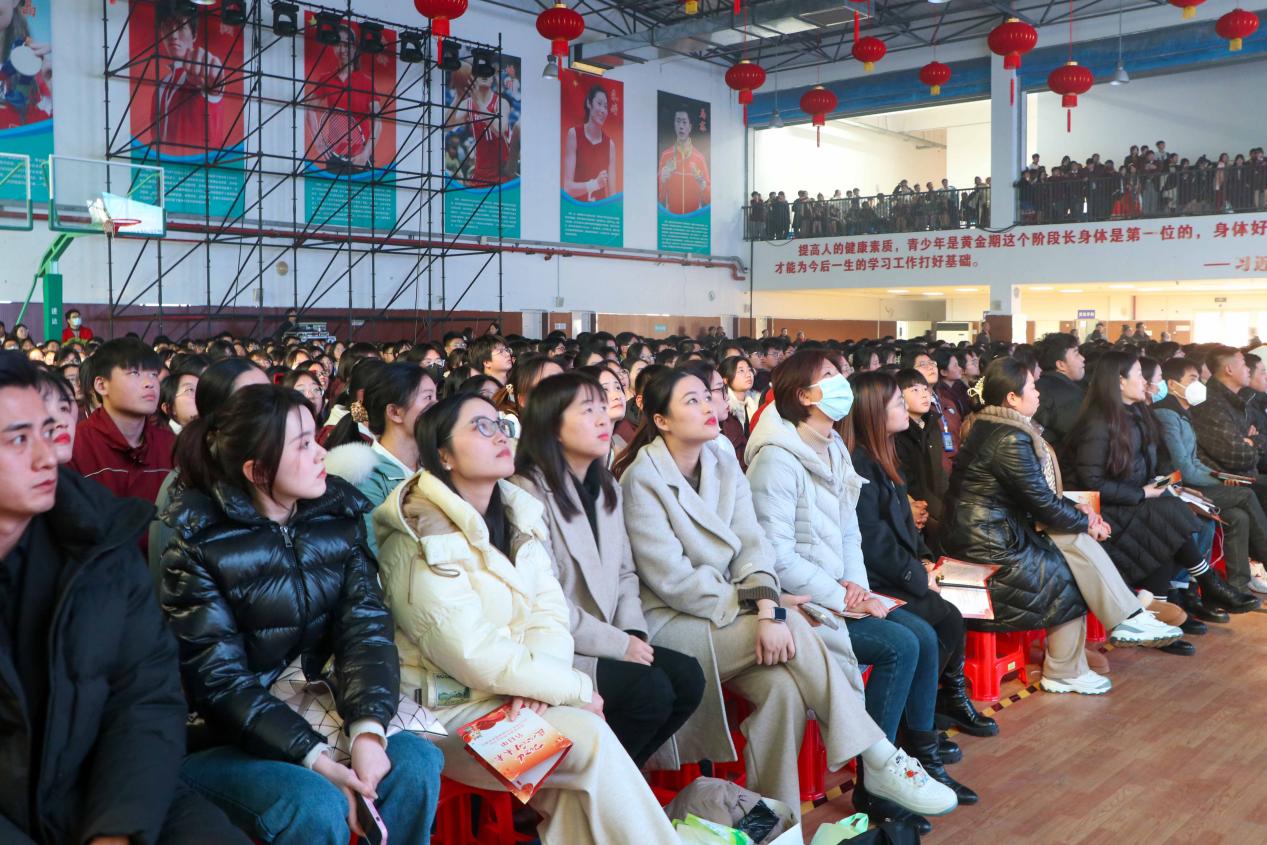 匠心向未来  2024年庆元旦展演暨表彰典礼_html_5eca0df2.jpg