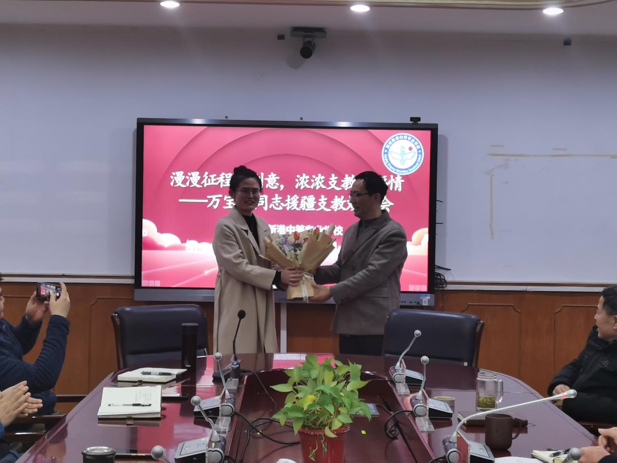 漫漫征程离别意  浓浓支教祝福情_html_9c7f560.jpg