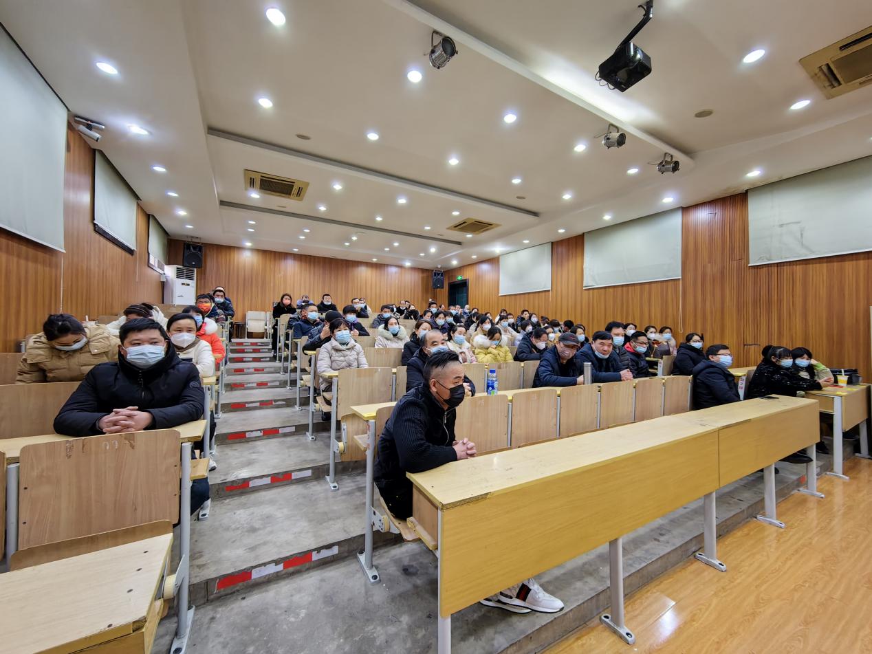 综高家长会 通讯稿_html_m7c92092a.jpg