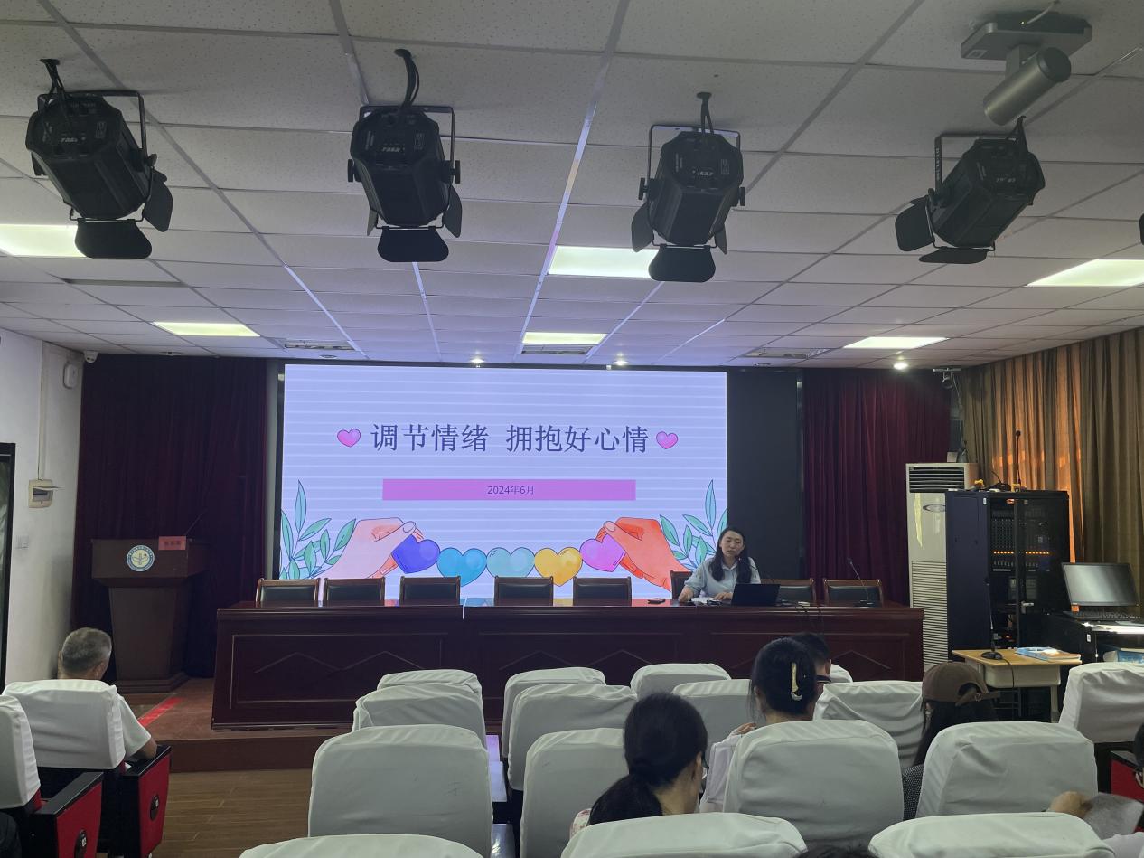南京新港中等专业开设区级心理教研活动_html_m48da2d4f.jpg