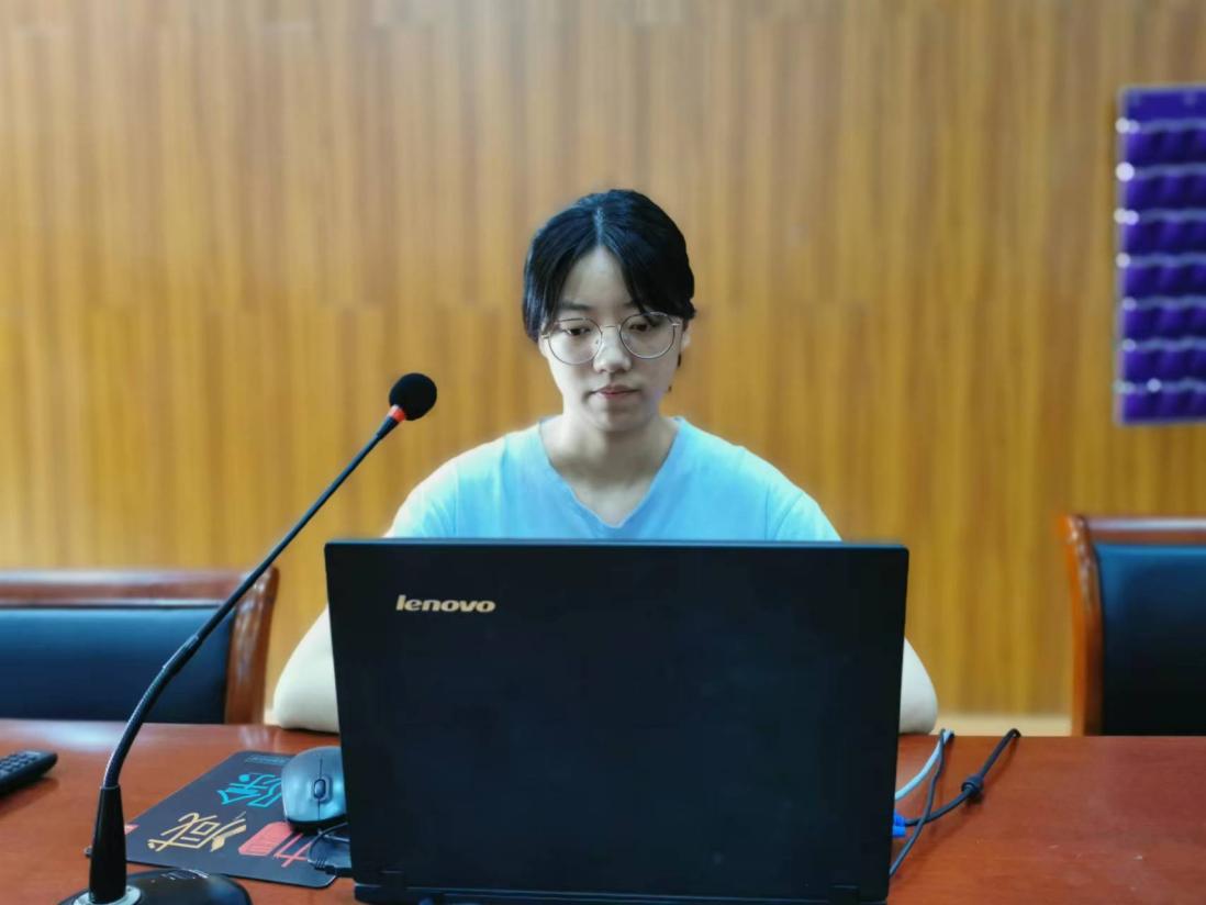 综合高中学生会议通讯稿_html_7fdbcf3b.jpg