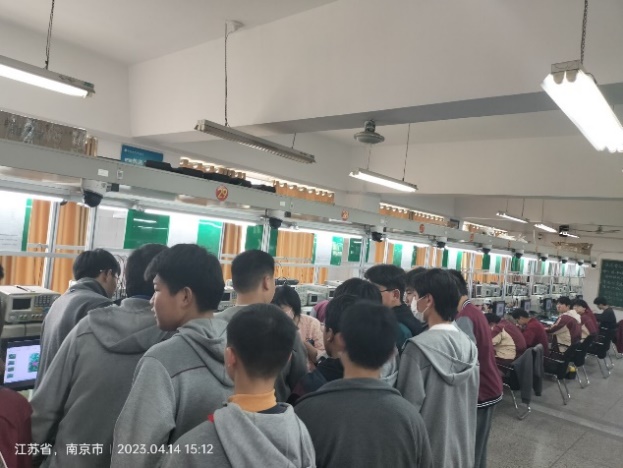 职业体验日(新闻稿)_html_m12dc7e9f.jpg