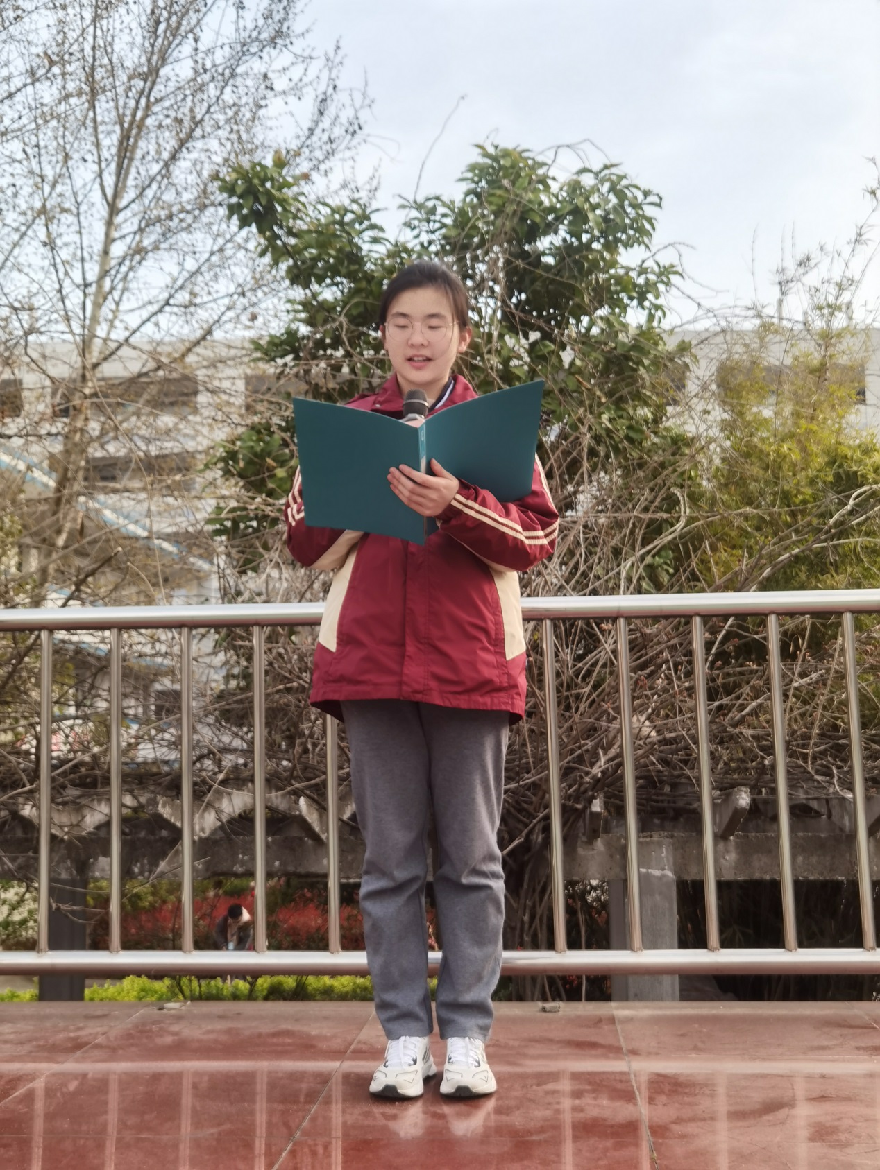 3月28日  第八周升旗仪式：安全伴我行_html_m120b5f5a.jpg