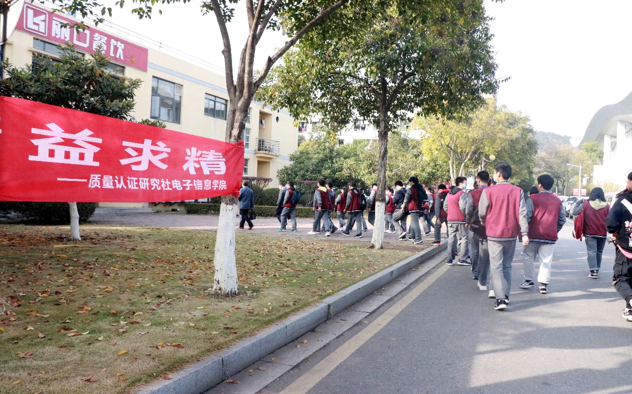 南信院参观_html_m64140b93.jpg
