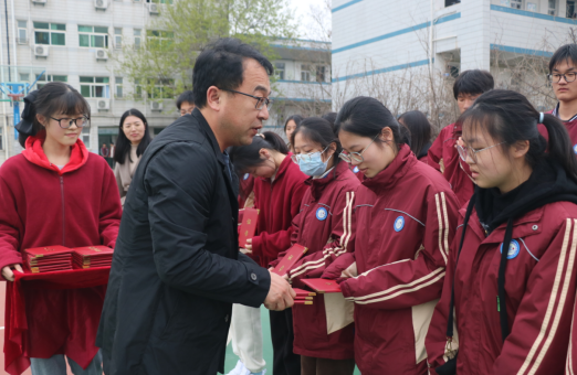 向标兵看齐  向进步学习_html_2cc17893.png