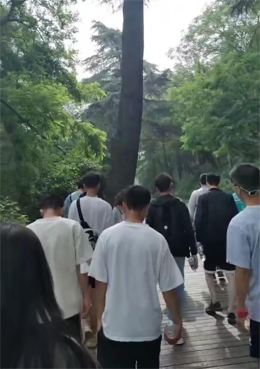 万事皆平淡 唯登紫金山-21物联网青海班登山主题活动_html_m7696ed90.jpg