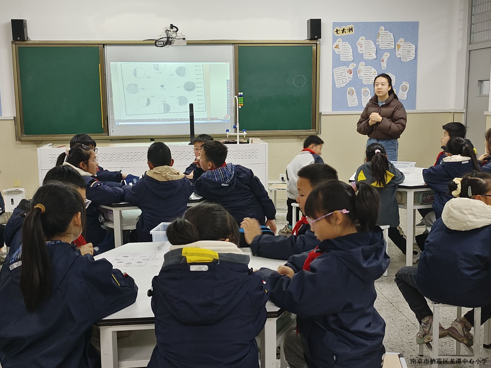 1、小伟上课图1.jpg