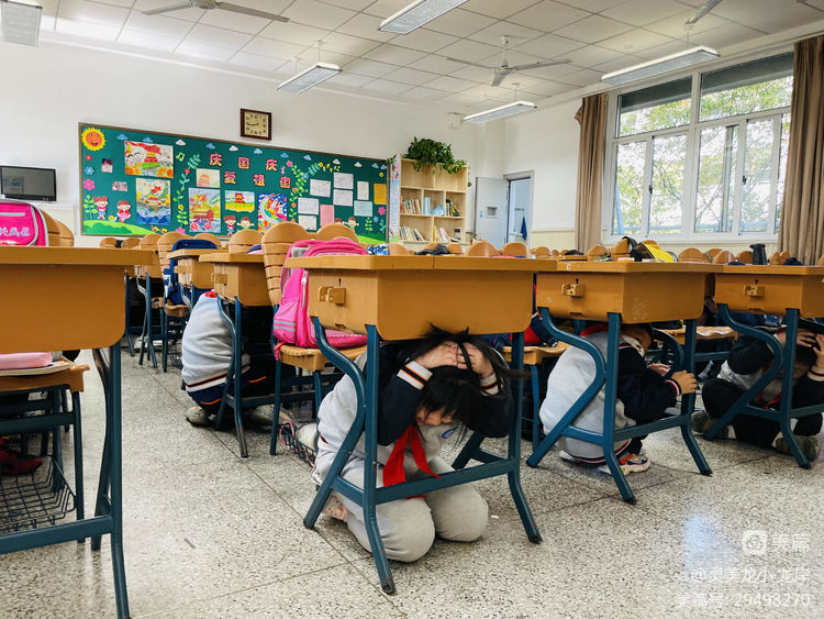 【灵美龙小&middot;龙岸】防震减灾教育，筑牢安全防线——龙潭中心小学龙岸花园校区国际减灾日主题活动_html_ce20305.jpg