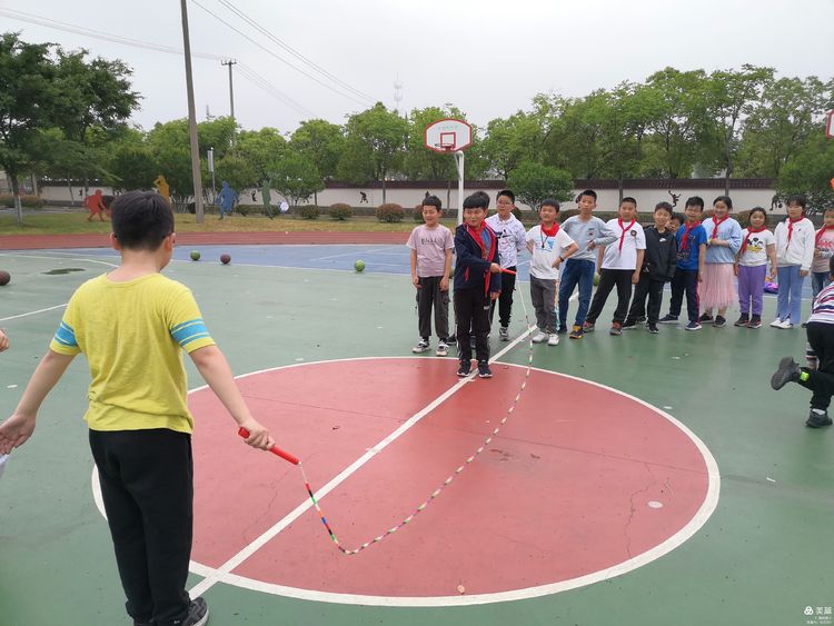 靖安小学阳光体育节报道（图文）_html_62462463.jpg