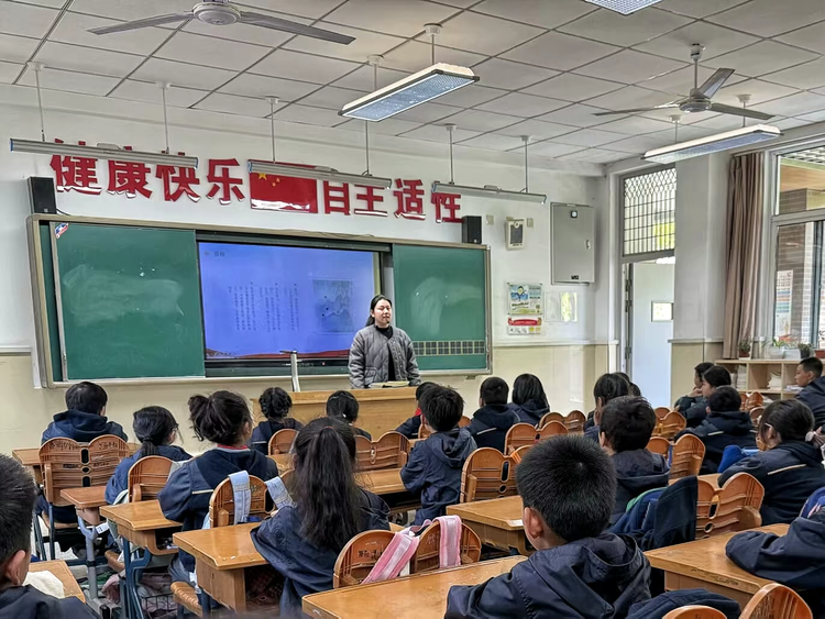 2025.4.2忆清明 缅先烈 思奋进——龙潭中心小学开展“我们的节日•清明”系列活动_html_m5b60e02d.png