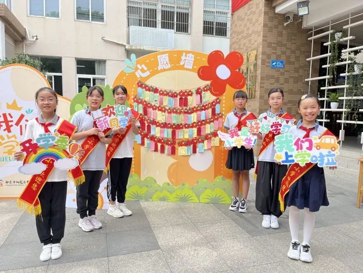 【灵美龙小&middot;江畔】讲文明爱劳动 筑新梦跃新程——龙潭中心小学江畔人家分校举行2023年秋季学期开学典礼暨入学仪式_html_m5595499e.jpg