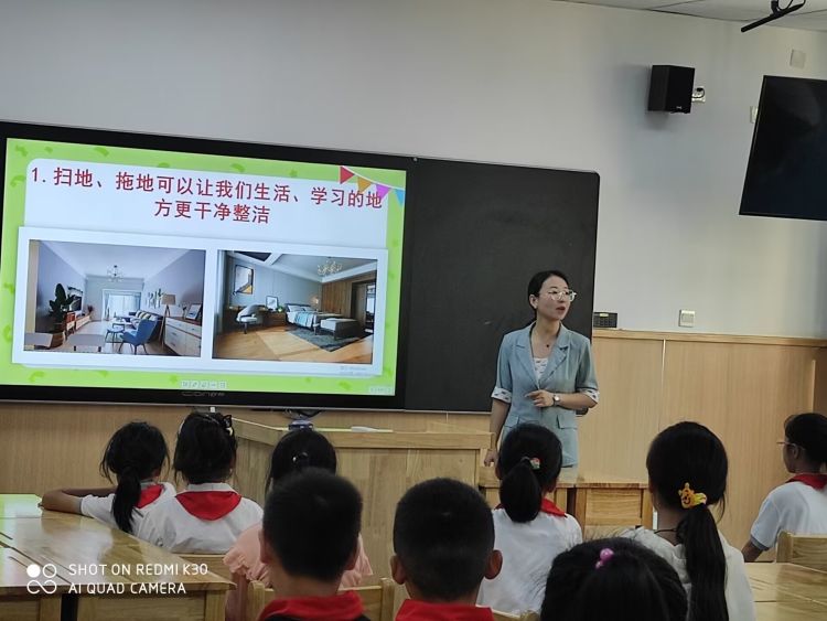 【灵美龙小】家校共育 携手同行——龙潭中心小学校外劳动辅导员进校园活动_html_622890b9.jpg