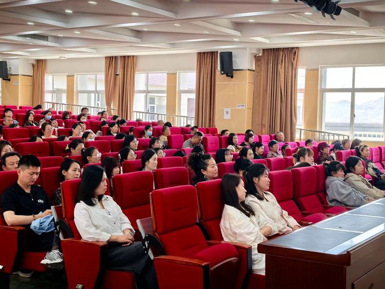 2025.4.25科学规划 助力成长——龙潭中心小学开展第12期家长学堂活动_html_6e527547.jpg