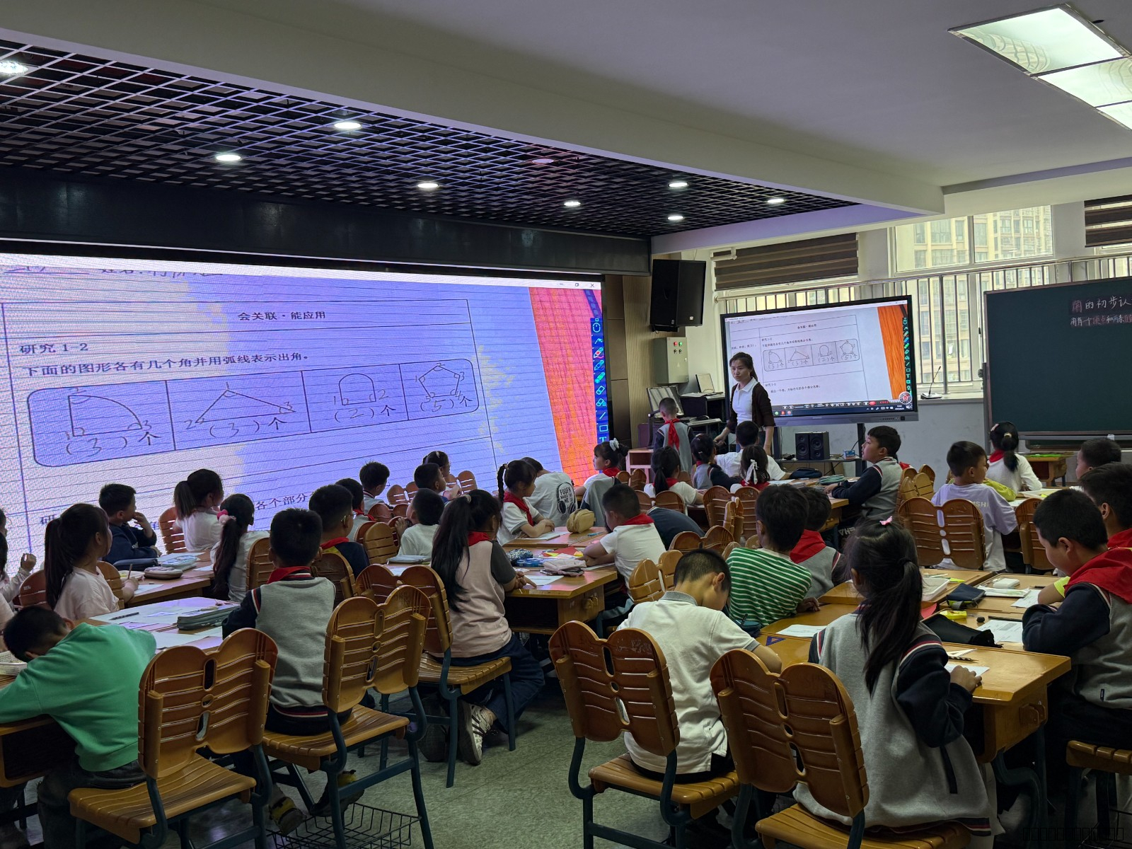 【灵美龙小】以数启思，笃学敏行 ——三年级数学备课组第三次活动