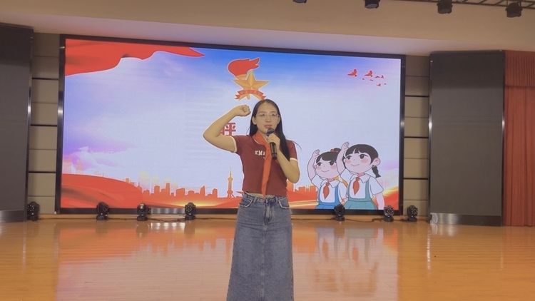 【灵美龙小·少先队】红领巾爱祖国——龙潭中心小学（本部）一年级分批入队_html_m49bdadbb.jpg