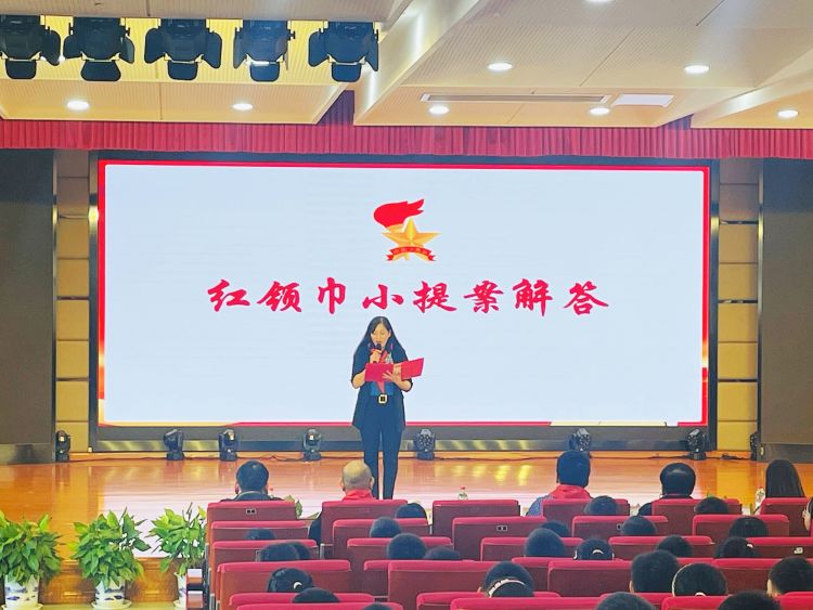 【灵美龙小】筑梦新时代 争做好队员—龙潭中心小学召开第五次少先队代表大会员_html_572e4394.jpg