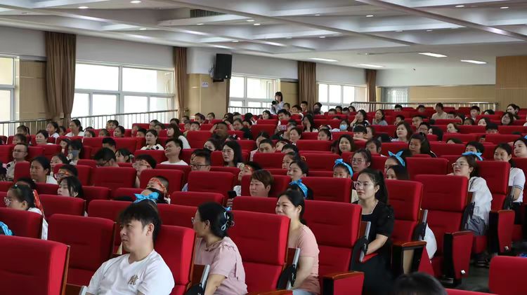 【灵美龙小·团队活动】少年凌云志 不负好“拾”光——龙潭中心小学举行三年级十岁成长仪式