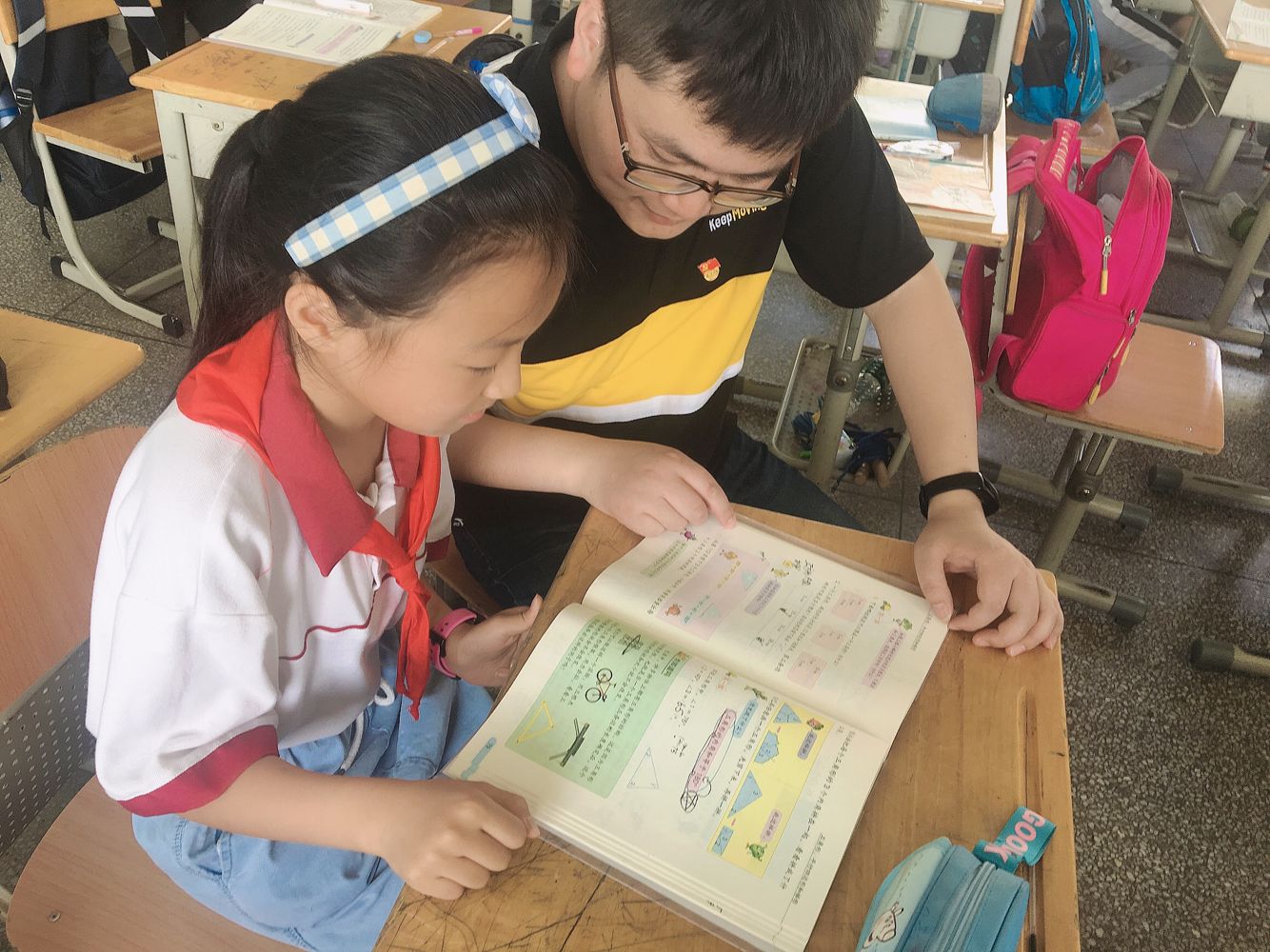 【江畔先锋·特色活动】龙潭中心小学江畔人家校区党支部开展十月份“灵美星”帮扶学困生活动