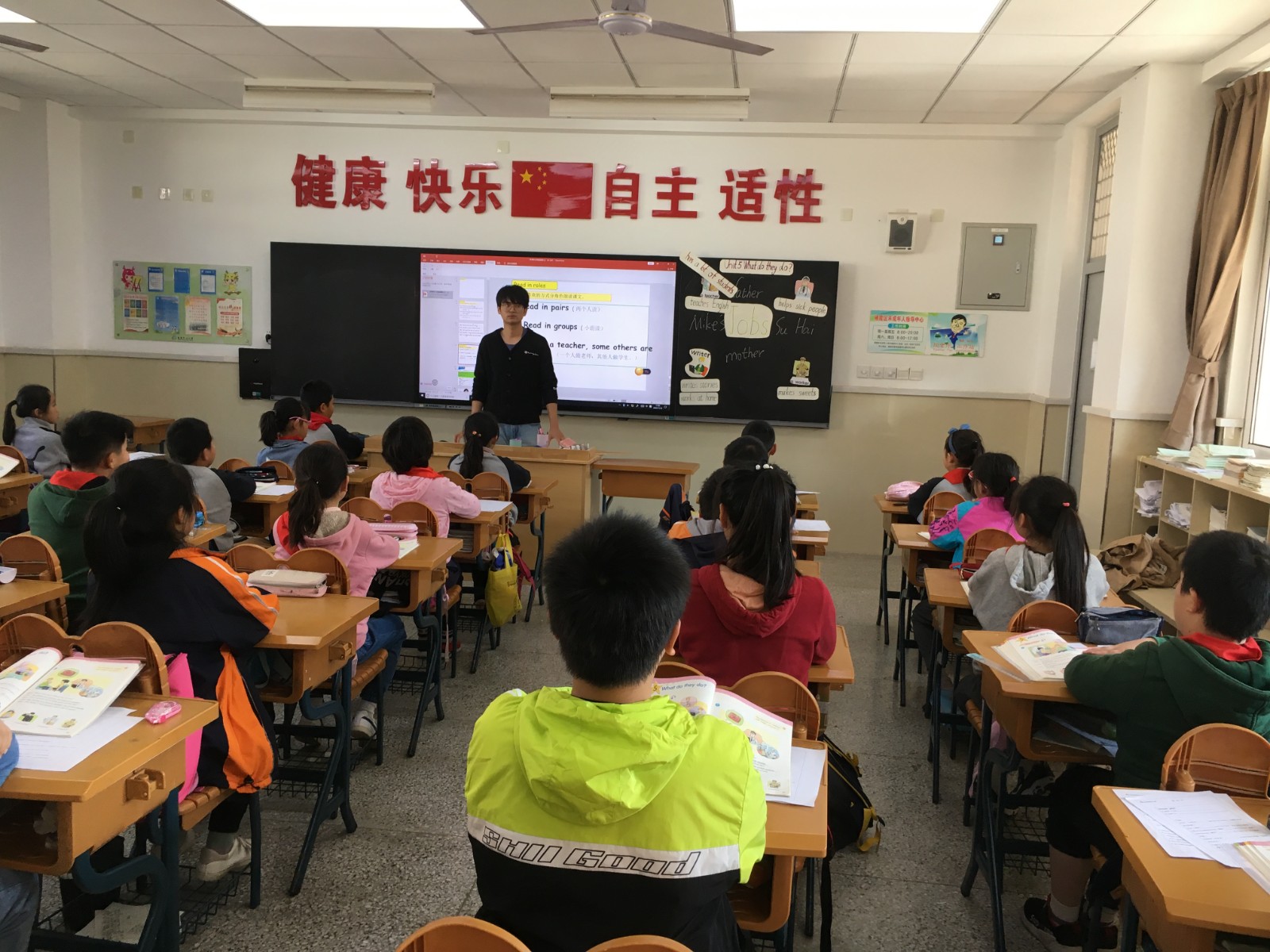 【灵美龙小】英语教研组开展了本学期最三次英语校本教研活动
