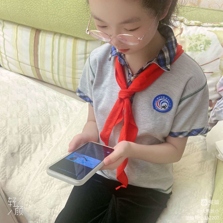 【灵美龙小】上好开学第一课，争做时代好少年——龙潭中心小学组织少先队员观看《开学第一课》_html_1b00095.jpg