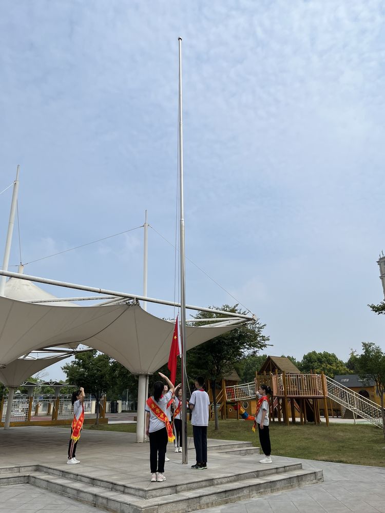 【江畔先锋·团队活动】奋进新学期 放飞新梦想——龙潭中心小学江畔人家校区2022—2023学年第一学期开学典礼_html_7b0e4cdc.jpg