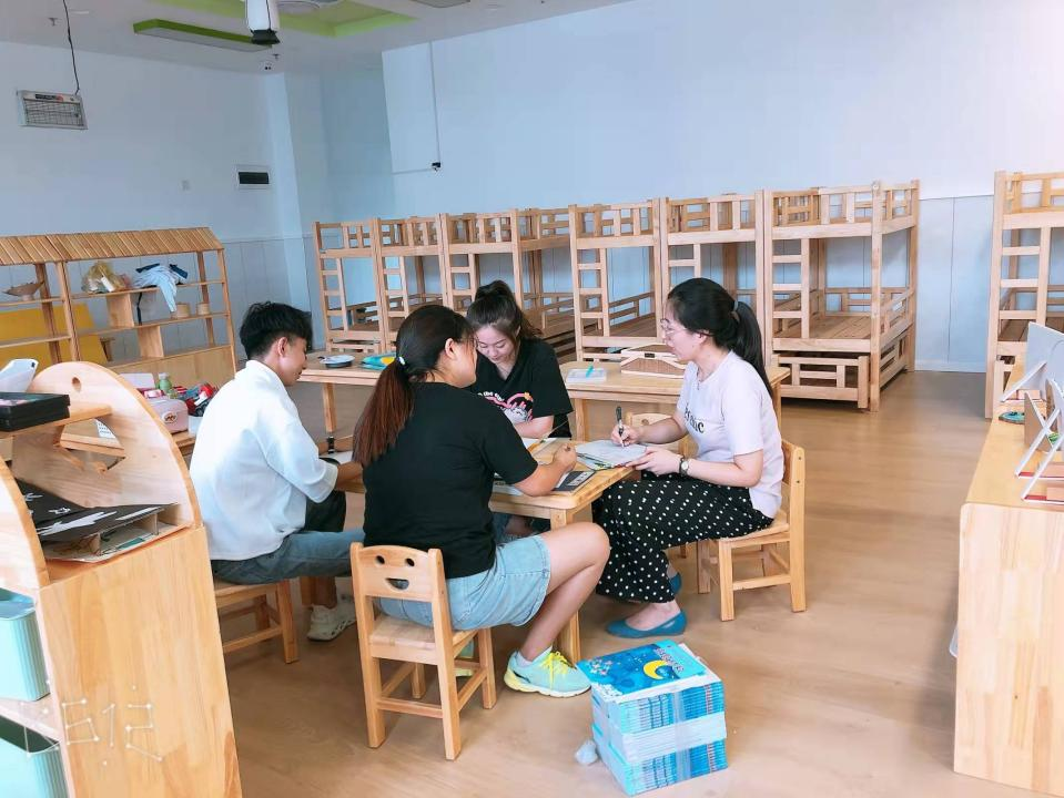 【枫香栖幼】勤审议 共奋进  ——栖霞幼儿园翡翠天域园大班年级组《标志的世界》中审议研讨