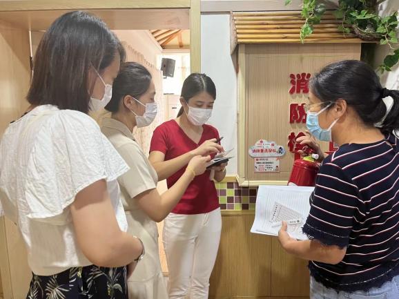 220909安全无小事 排查入细微——记栖霞幼儿园五福园中秋假期前安全检查_html_7164330d.jpg