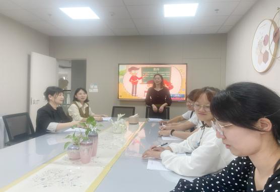 220919有你有我 文明同行——栖霞幼儿园翡翠天悦园“尊师月”师德主题活动之教师礼仪培训活动_html_m41dc4bdc.jpg