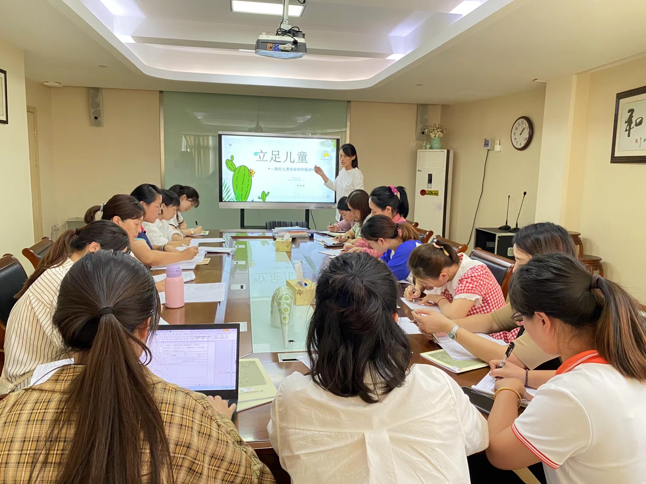 220926源于经验 立足儿童——记栖霞幼儿园五福园教师业务学习活动_html_54c666a5.jpg