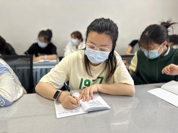 230517笔耕不辍  钟情翰墨 -业务学习_html_m1118bd52.jpg