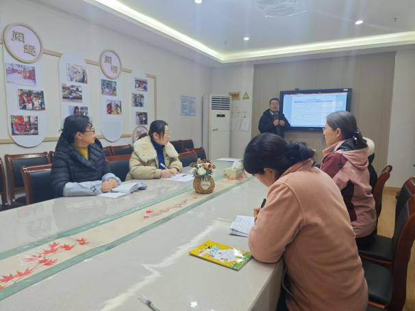 241119以培促教 以学赋能——记栖幼红枫分园业务学习活动（六）  万紫薇_html_f0d92ab.jpg