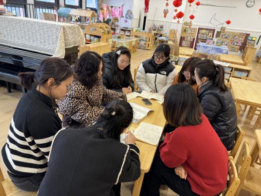 240220共审议 共成长——记栖霞幼儿园翡翠天域园大班组课程审议活动_html_m667d97f1.jpg