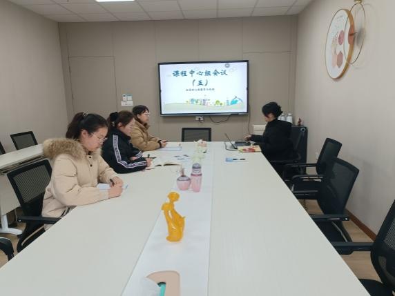 【枫香栖幼】聚焦审议 共思共享  ——栖霞幼儿园翡翠天悦园课程中心教研组活动（五）
