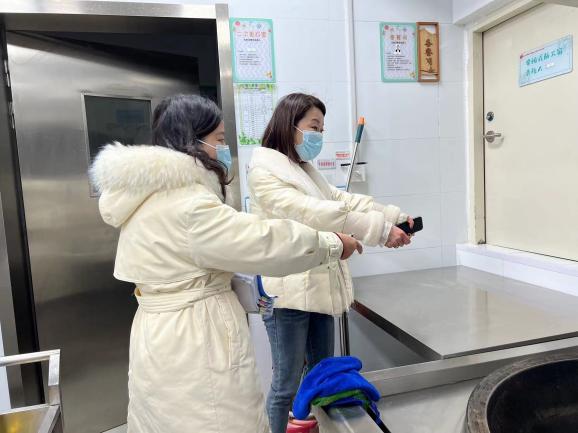 240221筑牢安全防线  用心守护成长——栖霞幼儿园开学前安全大检查_html_m5d792b46.jpg