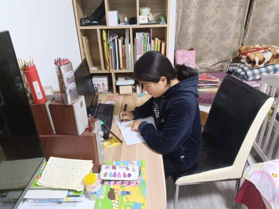【枫香栖幼】专家引领求突破，立足课题求生长  ——栖霞幼儿园红枫园业务学习之“开题报告撰写”线上学习活动