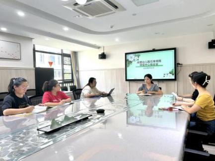 230823立足问题 聚焦审议——栖霞幼儿园石埠湾园课程中心组活动（一）  万紫薇_html_1704d627.jpg