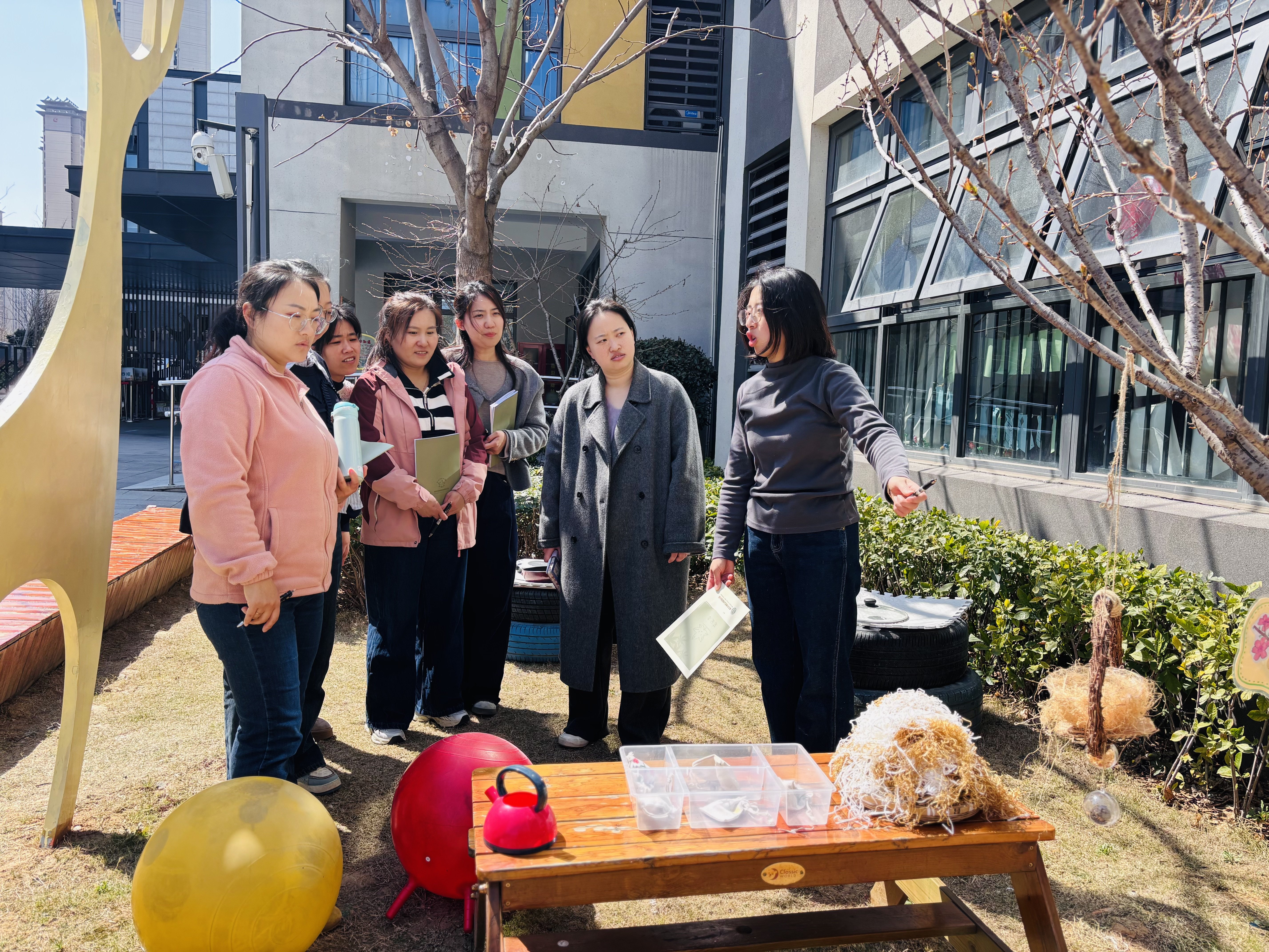 250321启智乐创街区，赋能关键经验——栖霞幼儿园翡翠天悦园园本研训（二）_html_mdab73b2.jpg