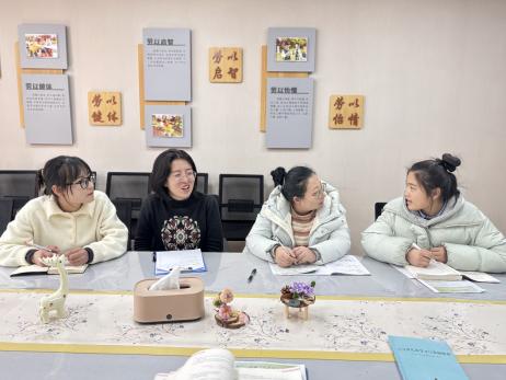 250328多元活动研讨 助力幼儿成长——栖霞幼儿园翡翠天悦园中班年级组课程审议（三）_html_m261179e5.jpg