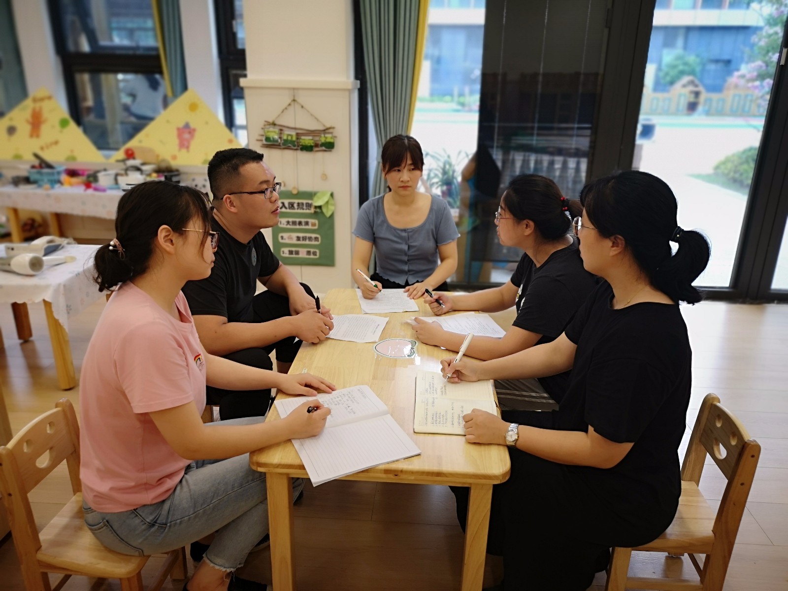 【枫香栖幼】传承创新 开放融合 ——栖幼翡翠天域园课程中心组研讨