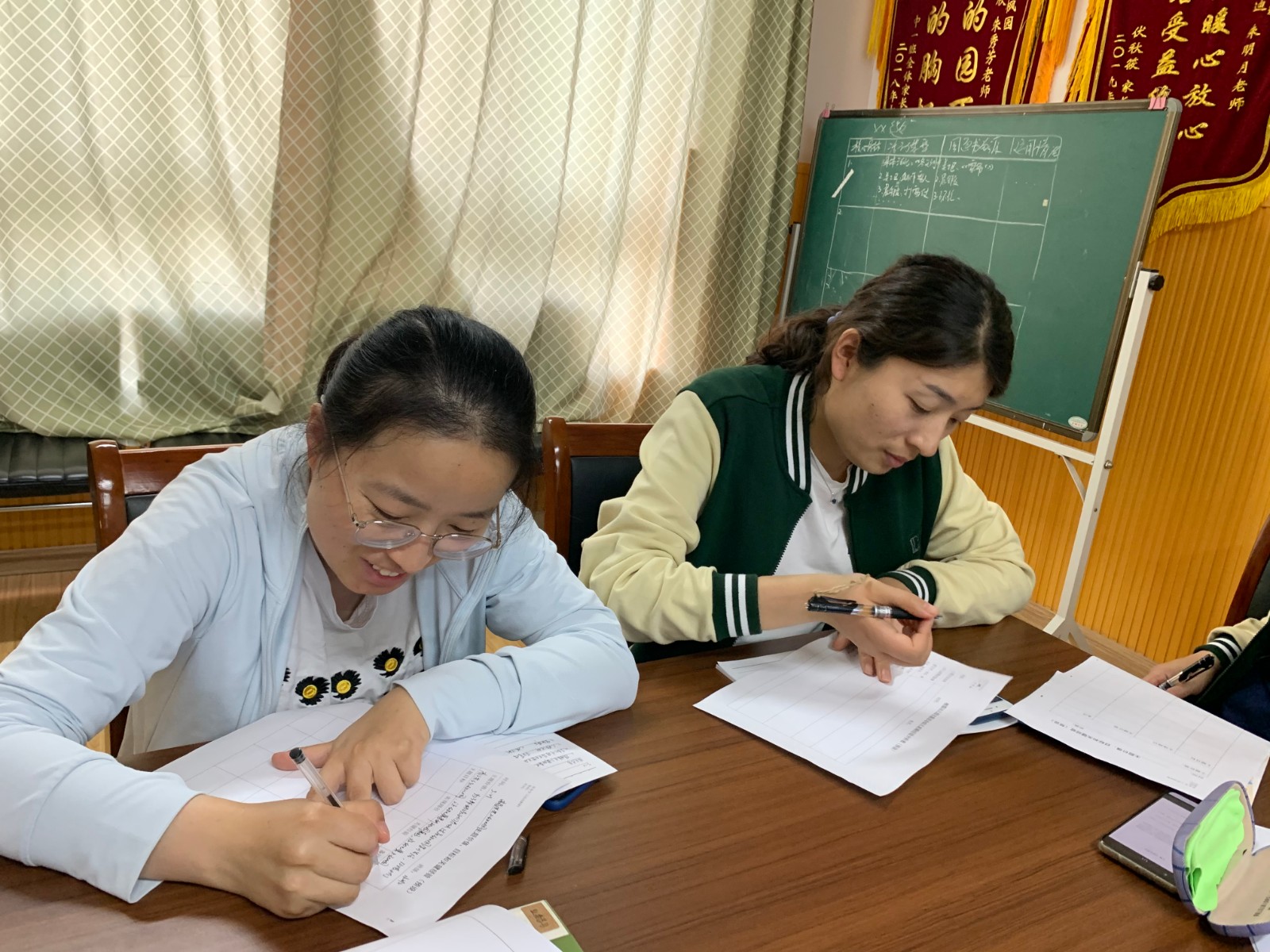 【枫香栖幼】学习不止步  专业促成长  ——栖霞幼儿园红枫园教师业务学习之《幼儿园综合课程》解读
