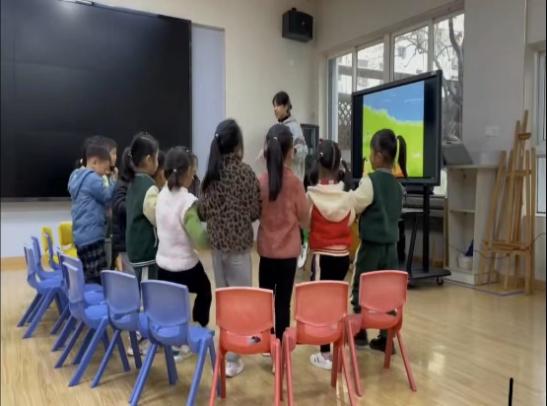 221129“语”研促教 共同成长——栖霞幼儿园五福园参加集团领域教研开放活动_html_m1716a1dc.jpg