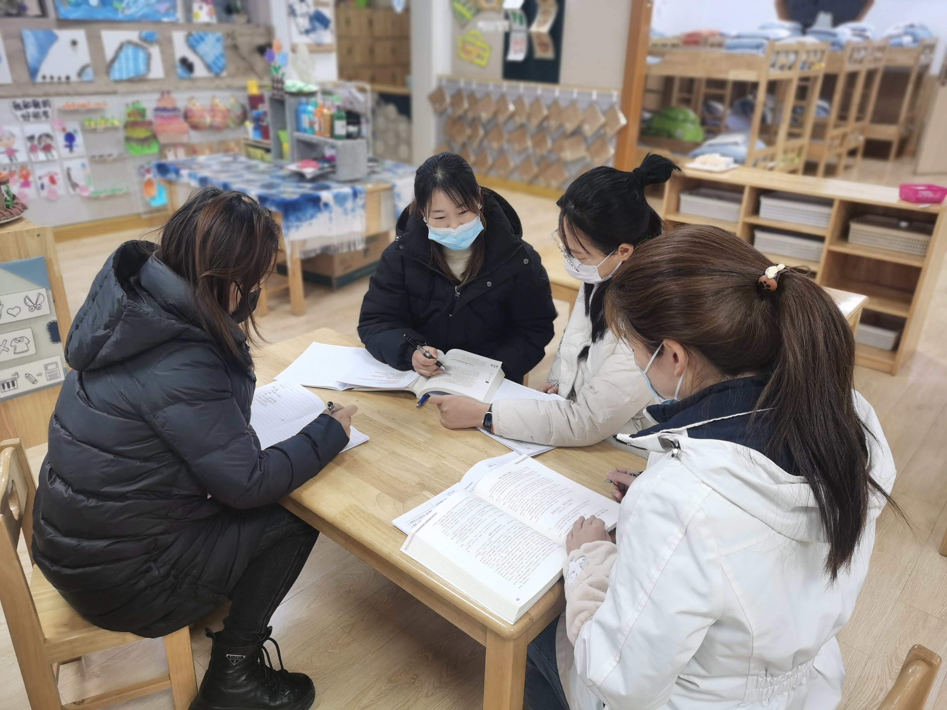 221118聚焦丰收 趣探蔬菜——栖幼五福园中班课程审议活动之《蔬菜保卫战》(程婷)_html_m6bbfe2ee.jpg