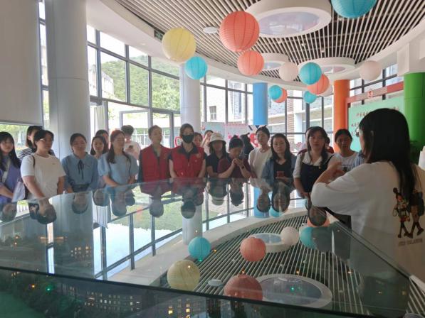 240603情系福利院 爱心伴成长——记栖霞幼儿园师德师风专项志愿者活动暨党员枫彩先锋志愿者活动_html_m46d83e06.jpg