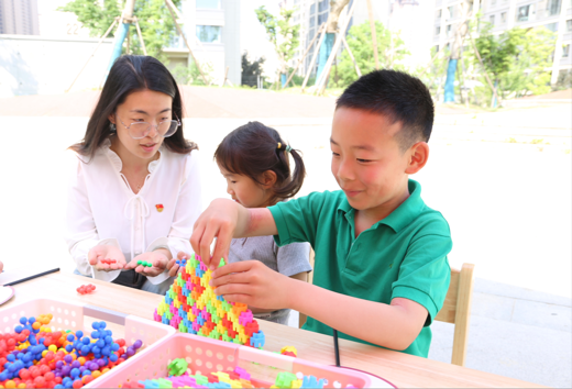 240518 家园共育促开花 携手并进向未来 ——栖霞幼儿园“枫彩先锋”志愿服务活动_html_m6bd05e90.png