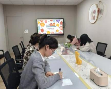 【枫香栖幼】以研促成长 以思求进步  ——栖霞幼儿园翡翠天悦园社会领域组教研活动