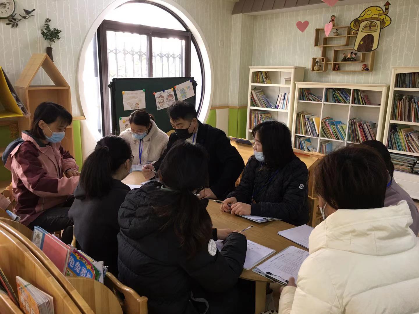 【枫香栖幼】因爱而聚 为爱而行  ——栖霞幼儿园五福园小二班微型家长会活动
