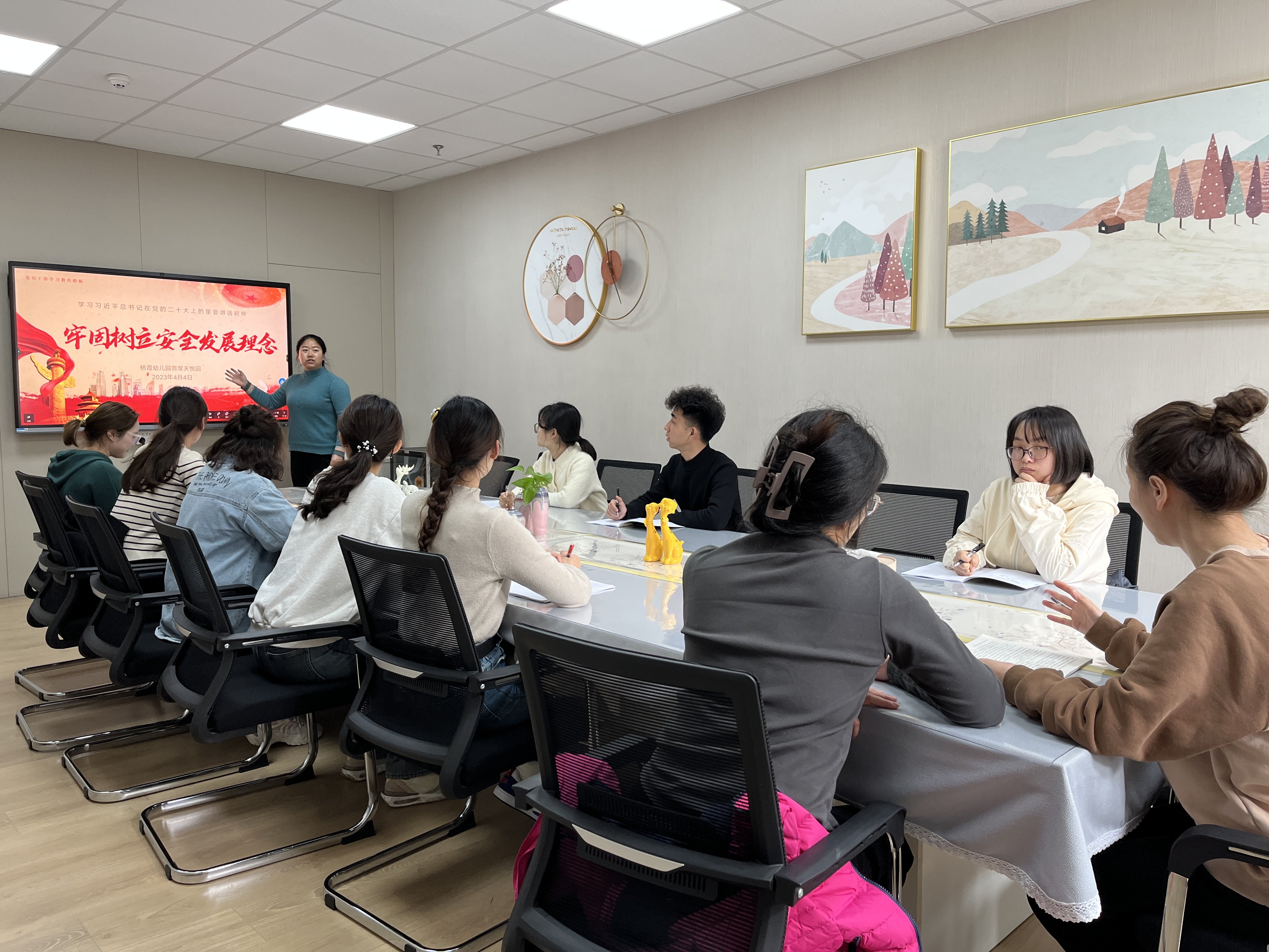 230404学习安全精神 发展安全理念——栖幼翡翠天悦园深入学习习近平总书记在党的二十大上的重要讲话精神_html_50b33317.jpg