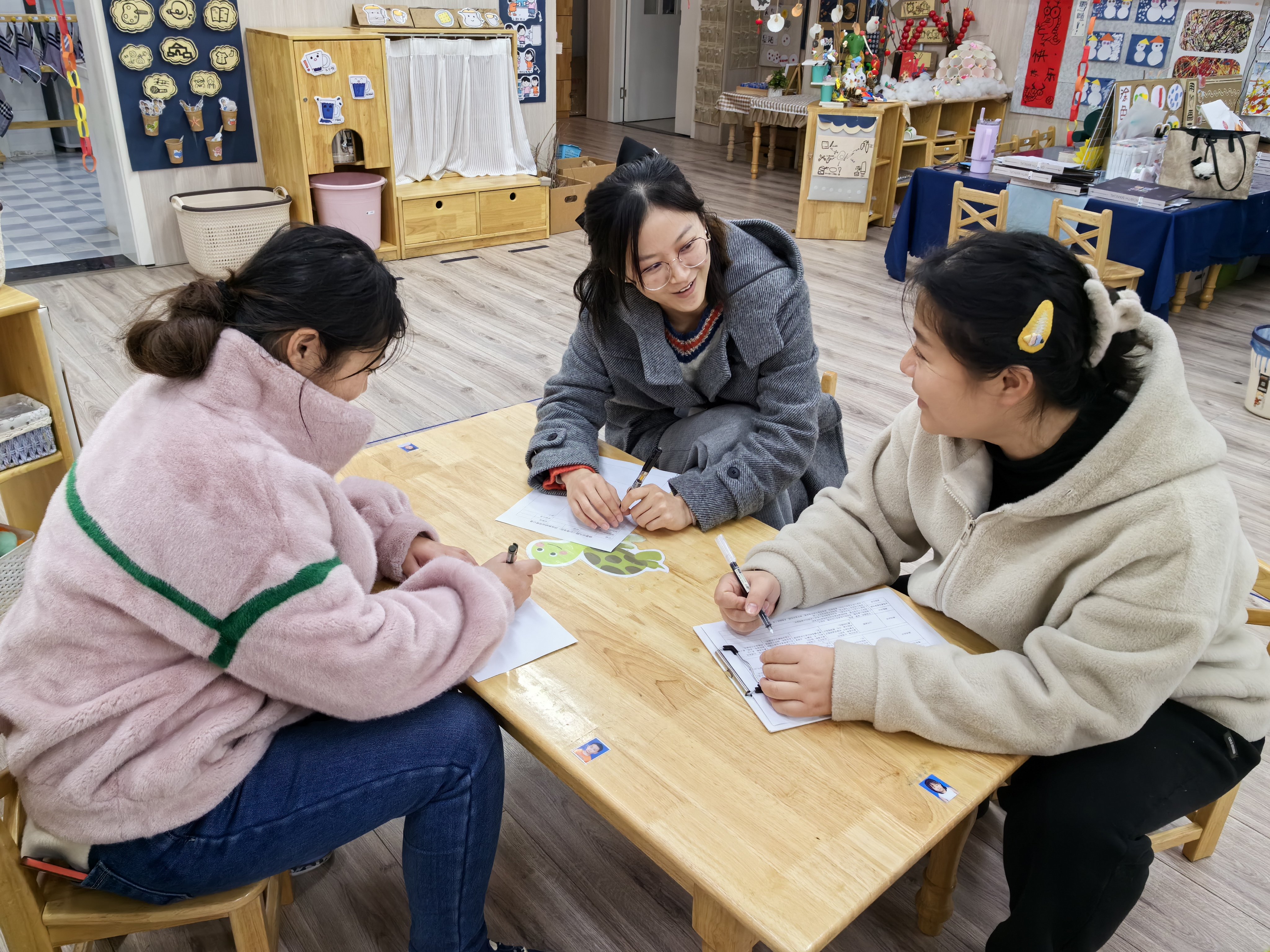 【枫香栖幼】审议始于思 课程施于行——栖霞幼儿园石埠湾园小班组《天冷我不怕》课程审议活动