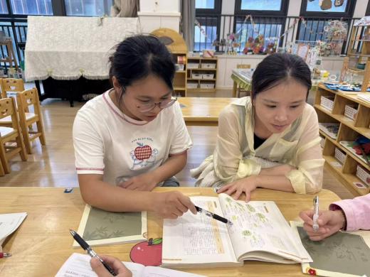 【枫香栖幼】以研促审，以审促优   ——栖幼翡翠天域园小班年级组课程审议活动