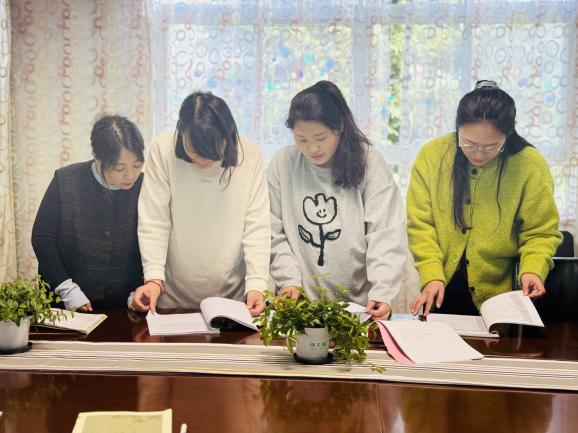 【枫香栖幼】交流学习促进步 分享经验共成长  ——栖霞幼儿园五福园、仙林实验幼儿园共建活动之家长学校活动（一）
